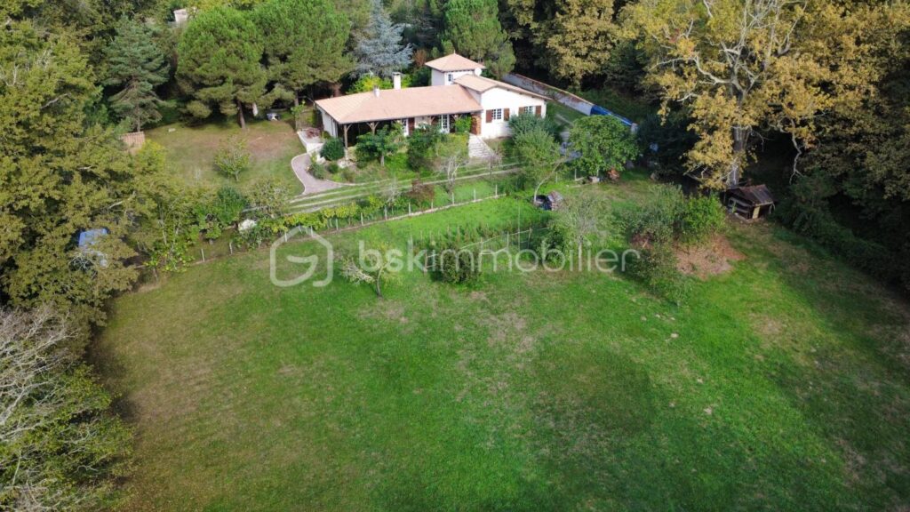 Charmante maison de 190m2 à Coutras – 6 pièces – 4 chambres – 190 m²