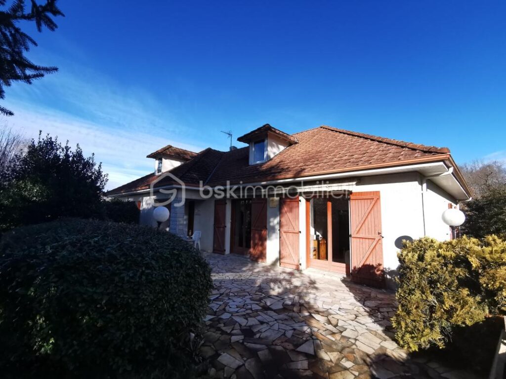 Maison bigourdane de caractère – 6 pièces – 4 chambres – 205 m²