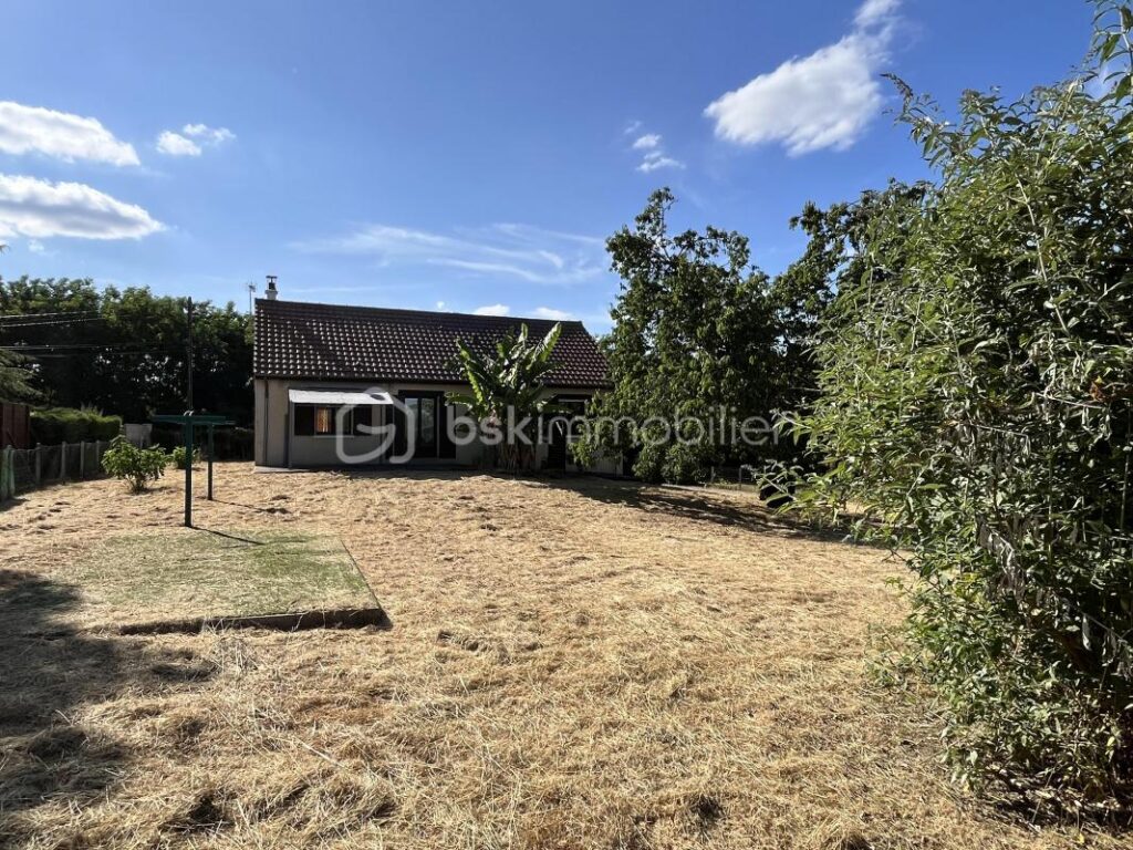 Charmant pavillon de plain-pied sur sous-sol complet avec garage et terrain – 4 pièces – 3 chambres – 89 m²