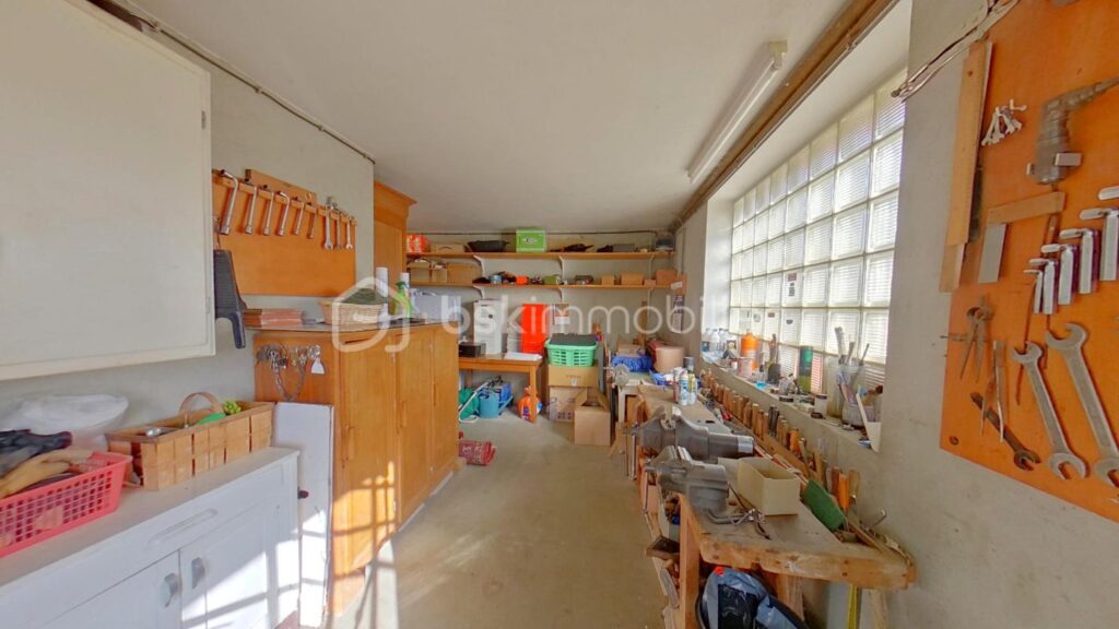 Magnifique propriété de 180 m² sur 1778 m² de terrain – 6 pièces – 4 chambres – 180 m²