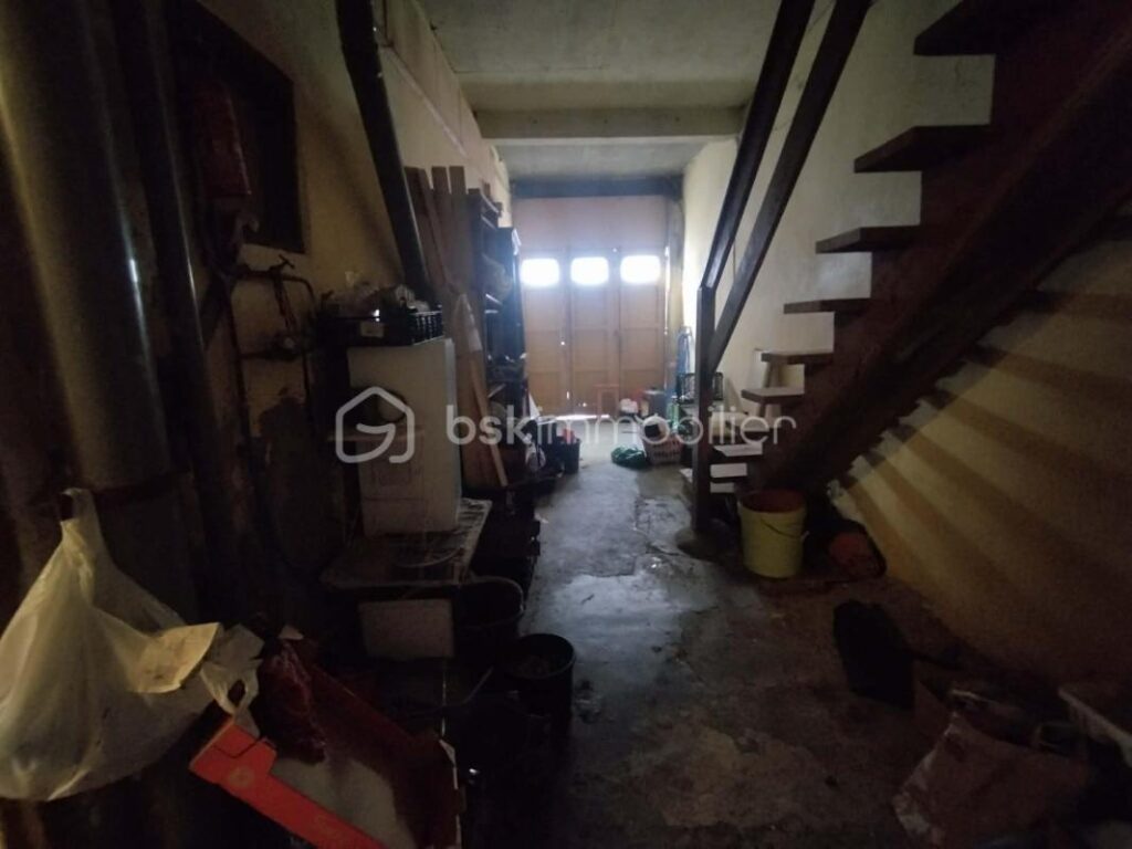 MAISON DE VILLAGE 300M2 OU ENSEMBLE IMMOBILIER DE 3 APPARTEMENTS – BROUILLA – 11 pièces – 8 chambres – 300 m²