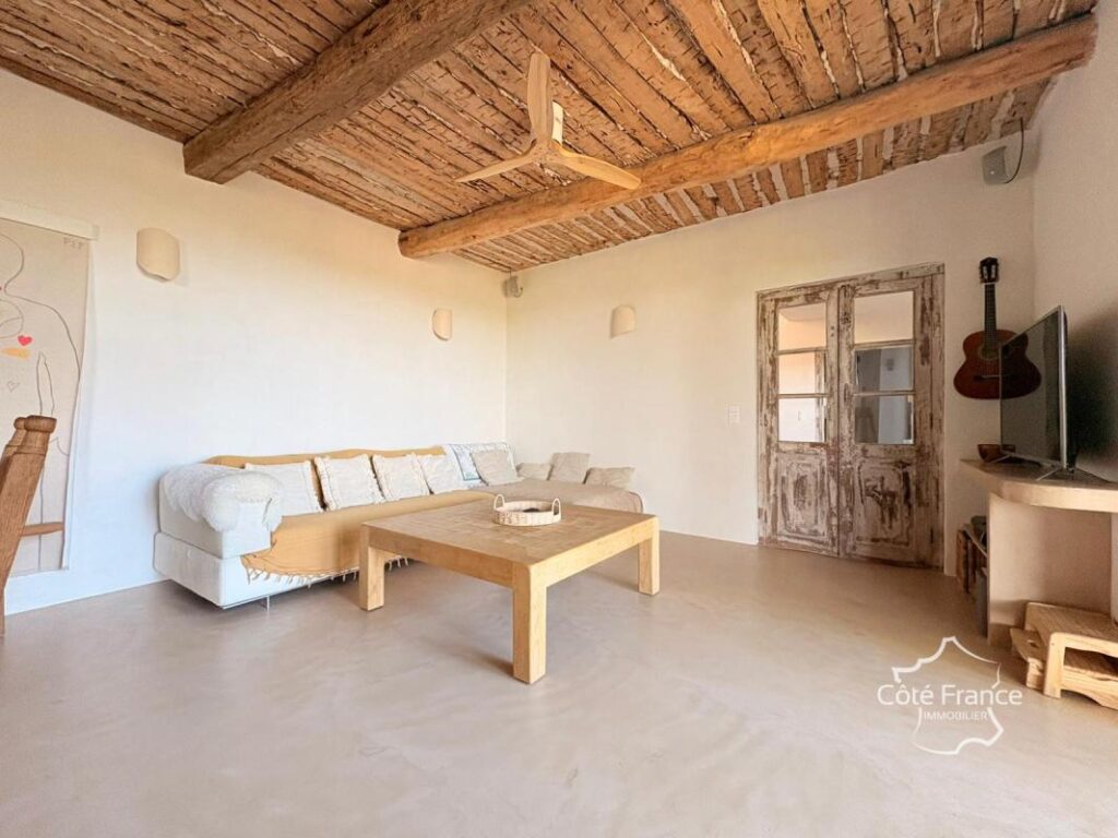 VILLA DE LUXE AVEC PISCINE ET VUE MAGNIFIQUE – 9 pièces – 6 chambres – 239 m²