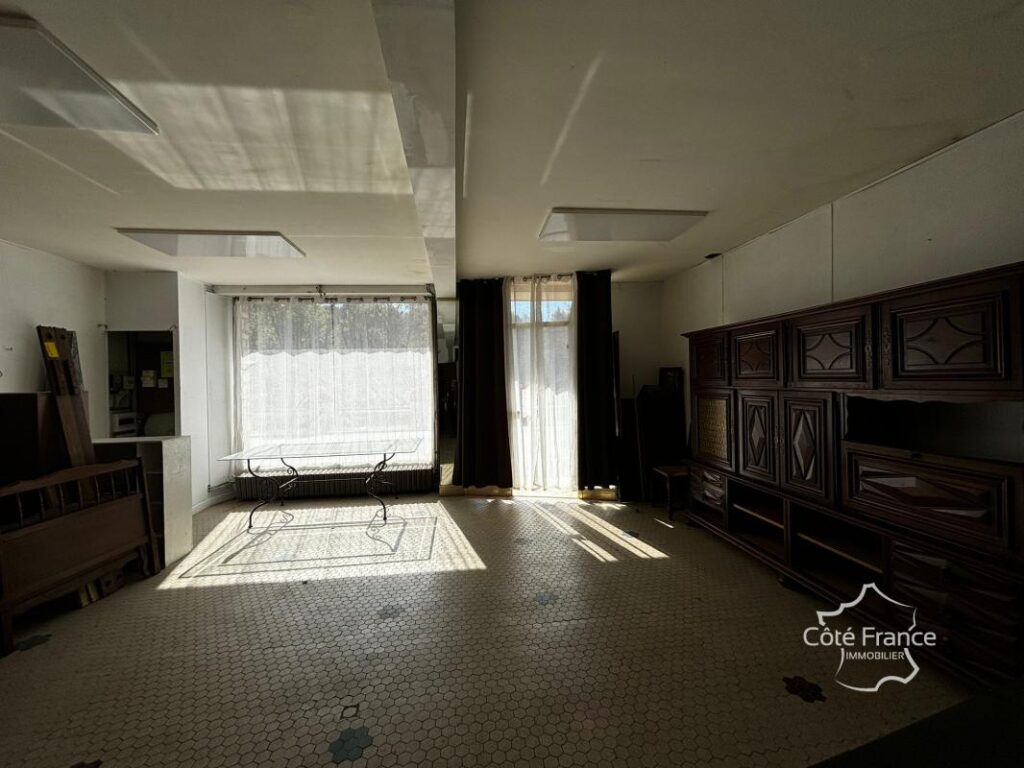 Maison de village avec local commercial et grande jardin, ga – 8 pièces – 4 chambres – 130 m²