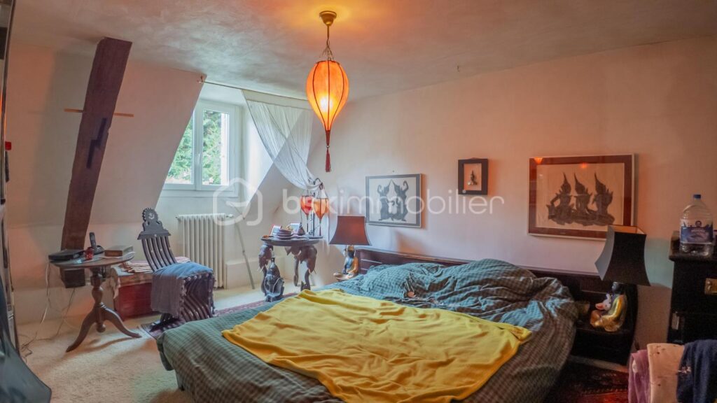 Magnifique longère de caractère avec beau terrain, véranda, annexes et grange sur la commune de Prémery – 6 pièces – 3 chambres – 171 m²