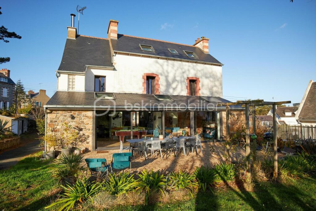 Demeure de caractère en plein cœur de ville et à deux pas des plages – 8 pièces – 6 chambres – 259 m²