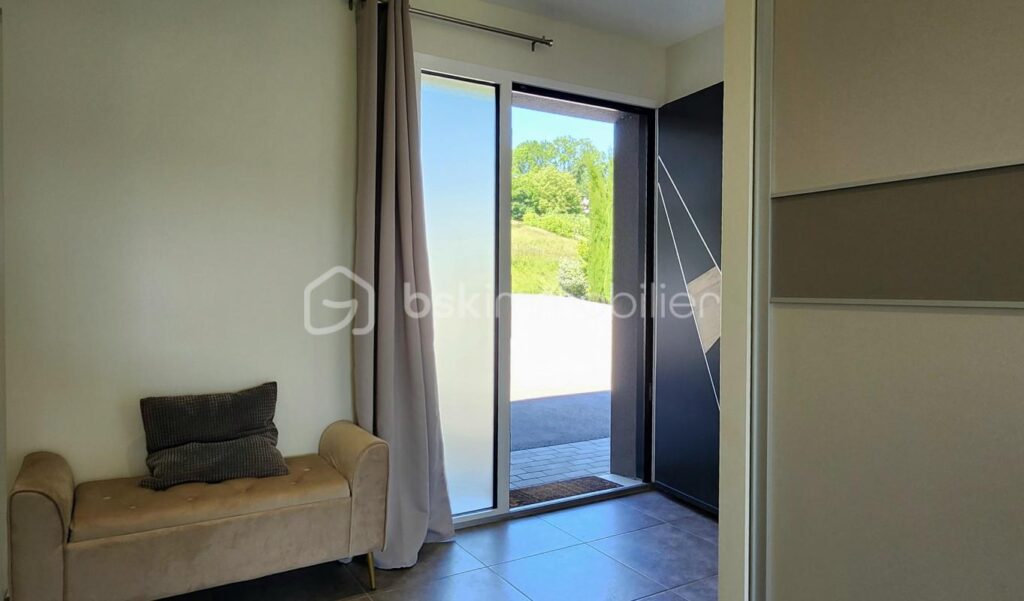 Maison moderne construite en 2020 + terrain constructible pour éventuelle extension – 7 pièces – 5 chambres – 202 m²