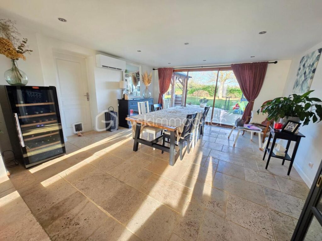 Magnifique Maison en pierres de 201m² à Raveau – 5 pièces – 4 chambres – 201 m²