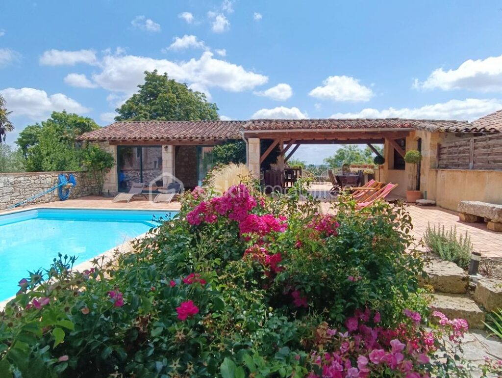 Une Perle Cachée au Cœur d’un Charmant Village du Gers – 12 pièces – 6 chambres – 278 m²
