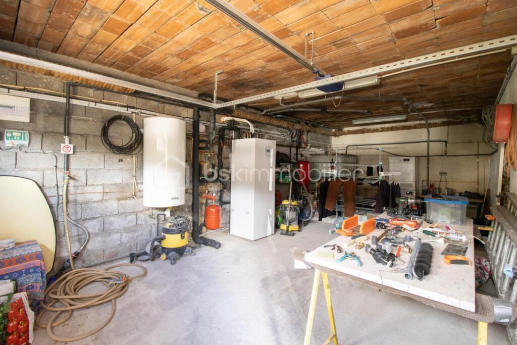 Demeure de caractère avec ascenseur, dépendances et terrain piscinable – 8 pièces – 6 chambres – 255 m²