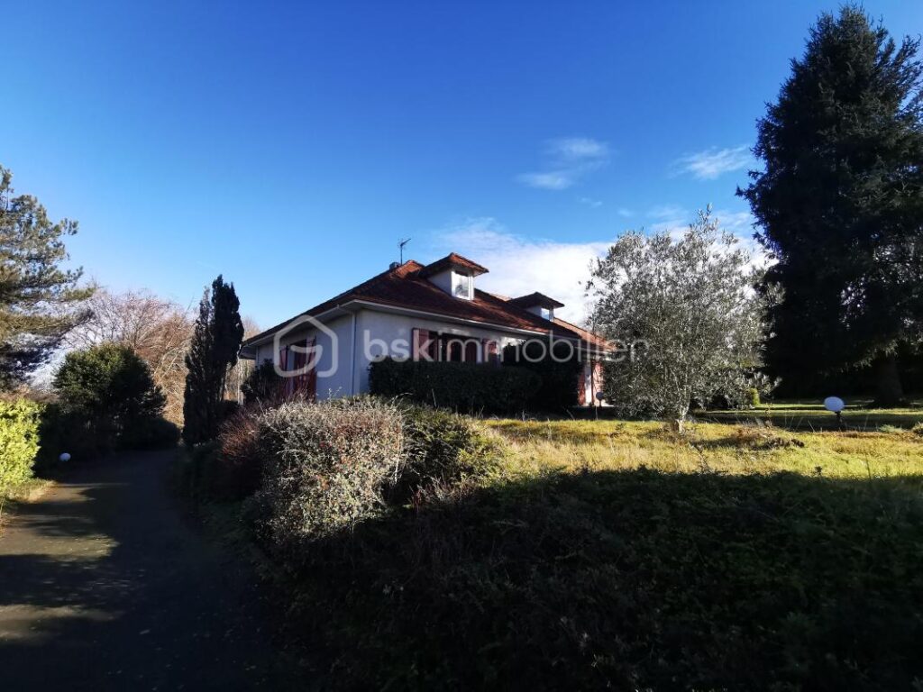 Maison bigourdane de caractère – 6 pièces – 4 chambres – 205 m²