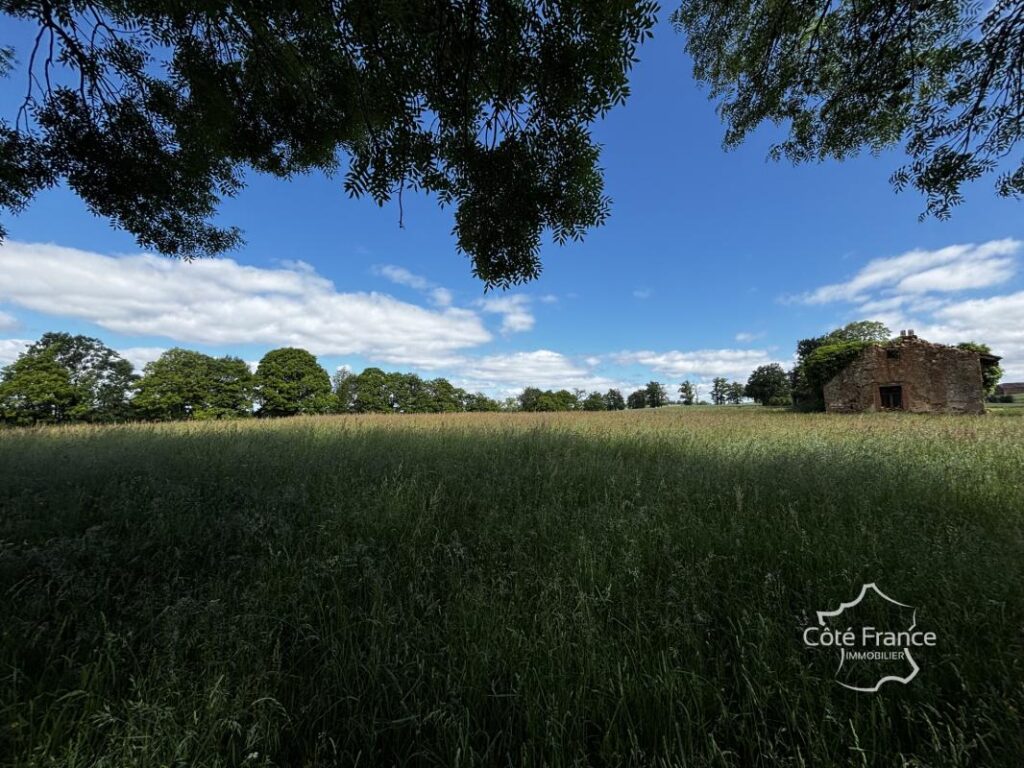 Corps de ferme avec maison d’habitation, plusieurs grandes d – 6 pièces – 3 chambres – 98 m²