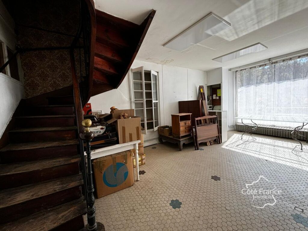 Maison de village avec local commercial et grande jardin, ga – 8 pièces – 4 chambres – 130 m²