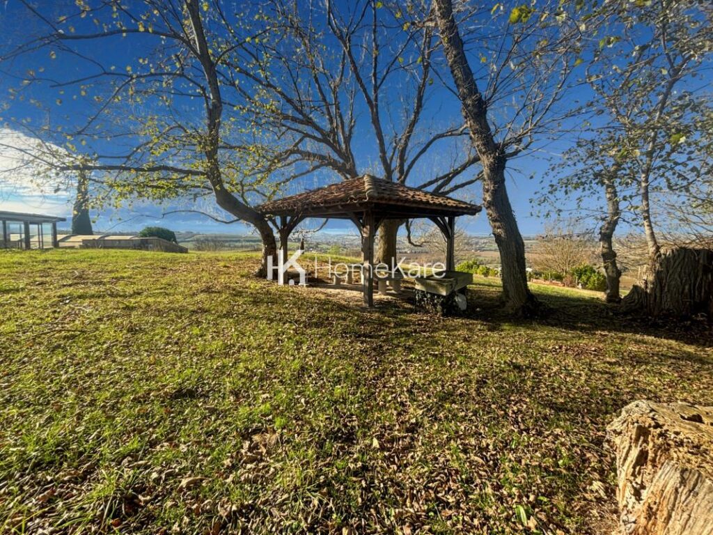 UNE VUE IMPRENABLE !!! – 11 pièces – 4 chambres – 280 m²