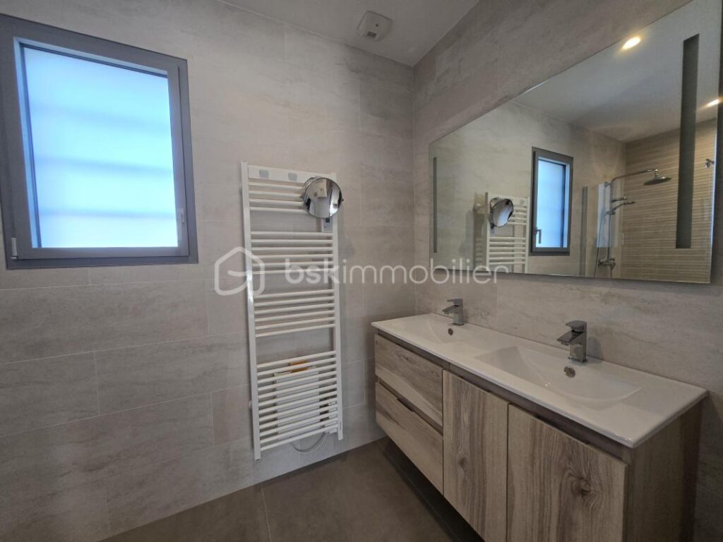 Villa neuve 5 pièces, grand standing, résidentiel, piscine – 5 pièces – 4 chambres – 131 m²