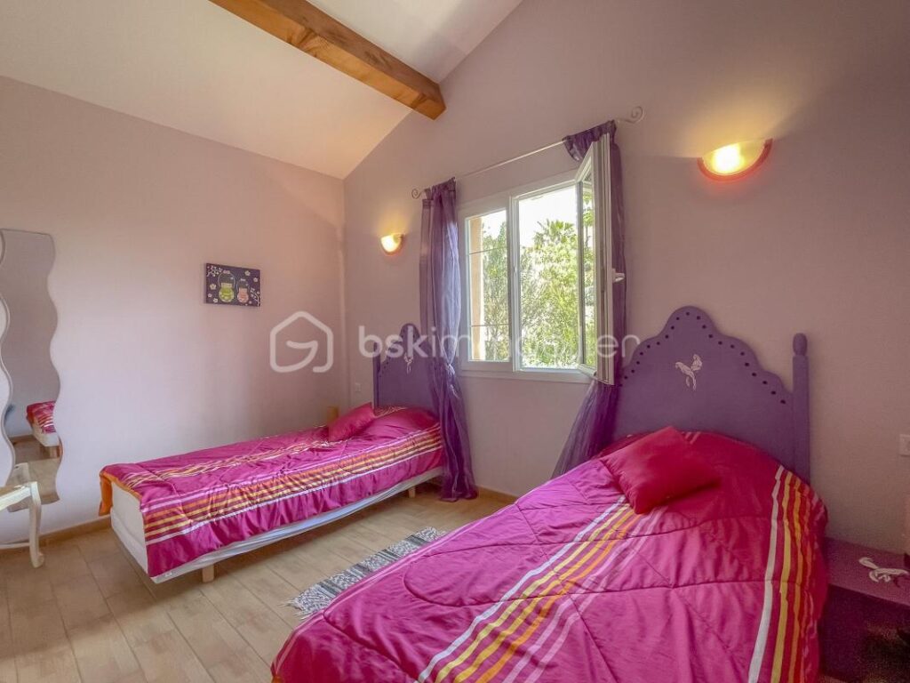 Domaine d’architecte 490 m² – 3 logements indépendants – Piscine à débordement – Vue panoramique – DPE A – Saint-Jean-de-la-Blaquière (34700) – 40 min Montpellier – 16 pièces – 12 chambres – 490 m²