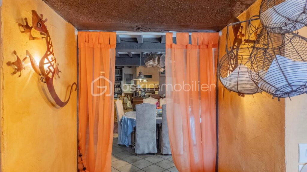 Magnifique longère de caractère avec beau terrain, véranda, annexes et grange sur la commune de Prémery – 6 pièces – 3 chambres – 171 m²