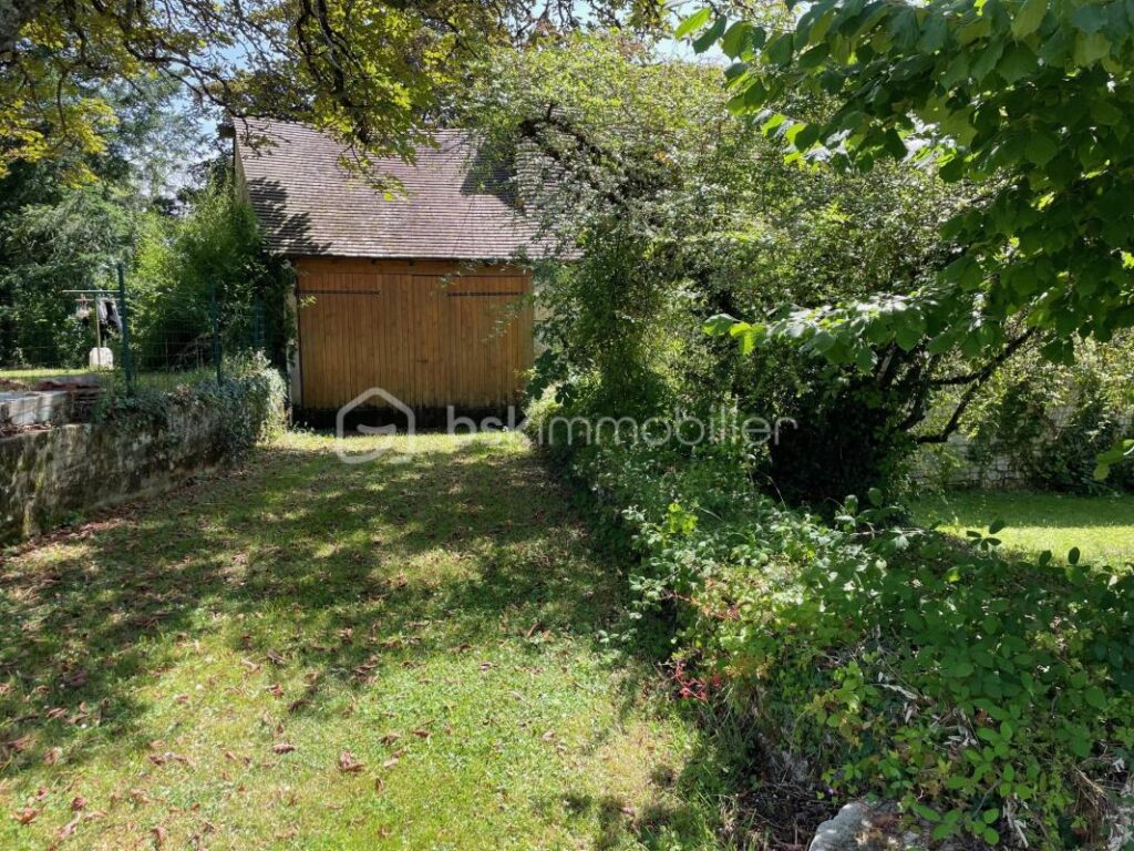 Grande propriété en pierre sur 86000m² de terrain – 7 pièces – 5 chambres – 226 m²