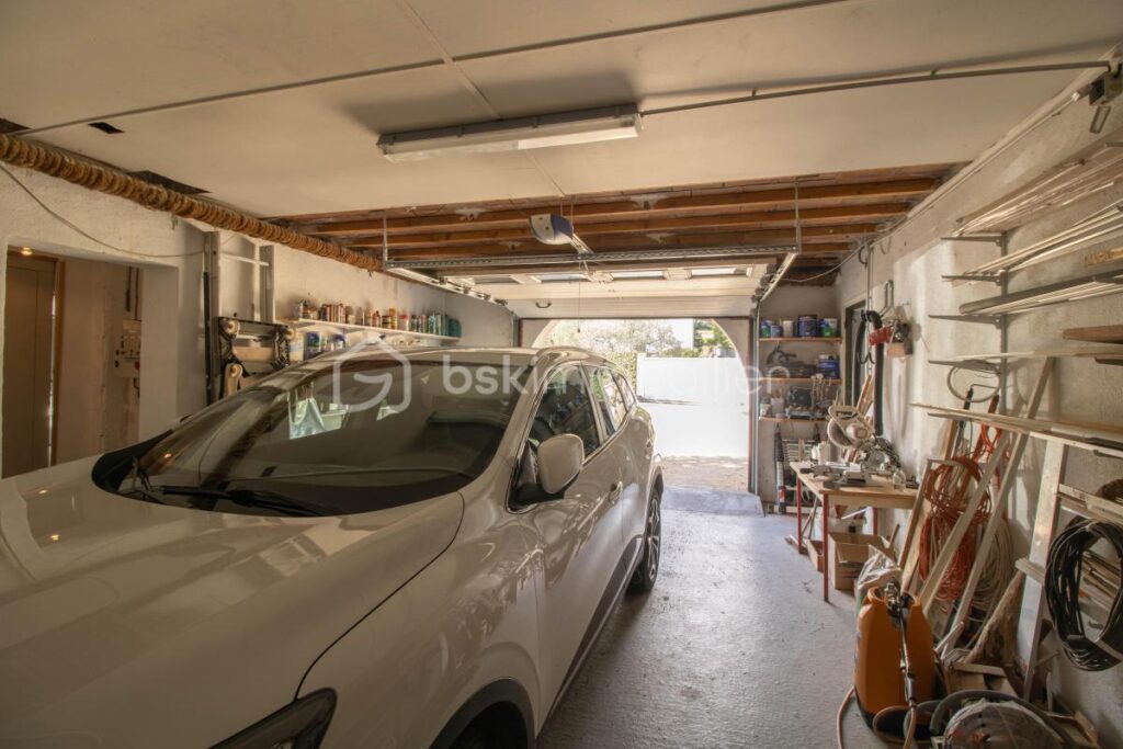 Demeure de caractère avec ascenseur, dépendances et terrain piscinable – 8 pièces – 6 chambres – 255 m²