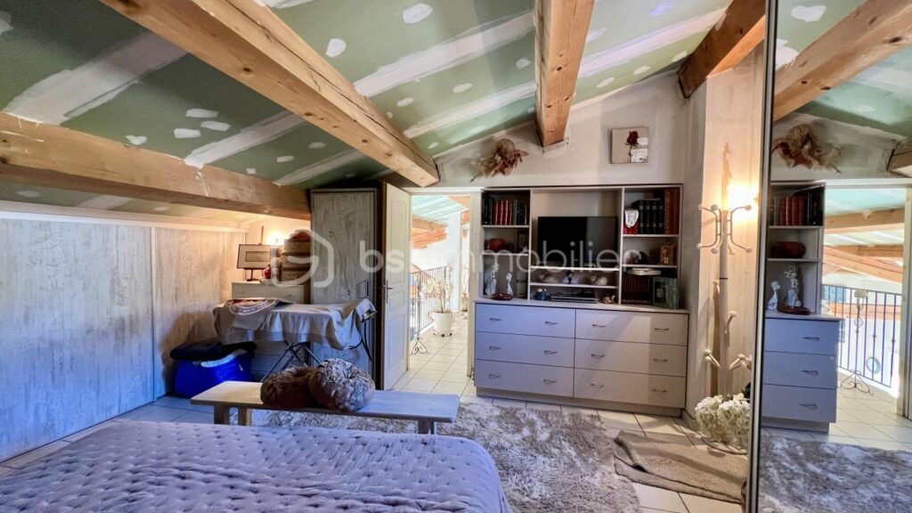 COUP DE CŒUR pour une villa individuelle à Vence Sud. Vue mer. Terrain piscinable – 4 pièces – 3 chambres – 135 m²