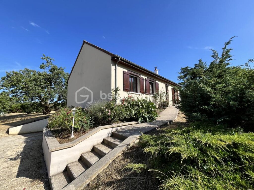 Charmant pavillon de plain-pied sur sous-sol complet avec garage et terrain – 4 pièces – 3 chambres – 89 m²