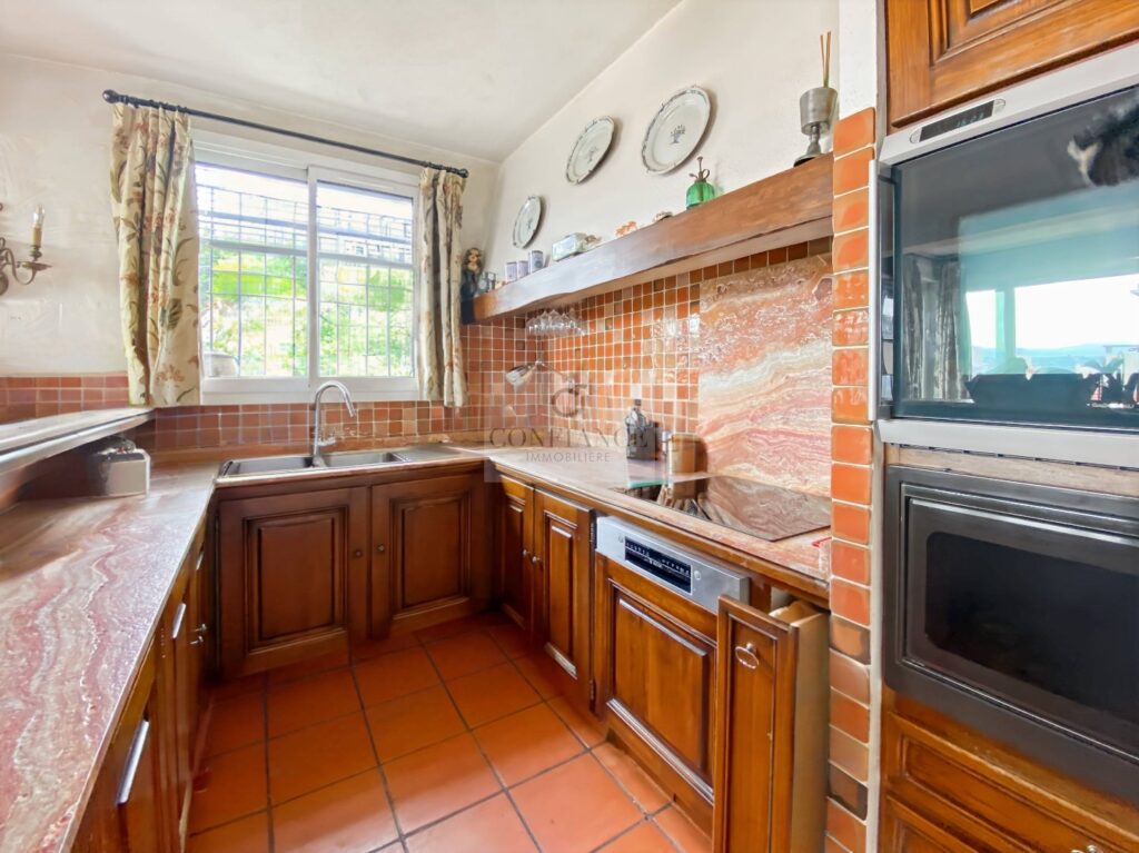 Maison – 5 pièces – 4 chambres – 199 m²