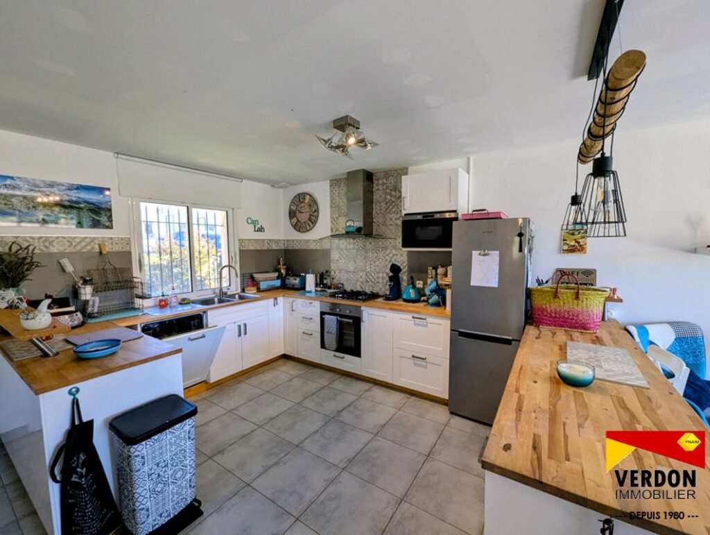 Maison de plain pied 100m² hab – 7 pièces – 3 chambres – 100 m²