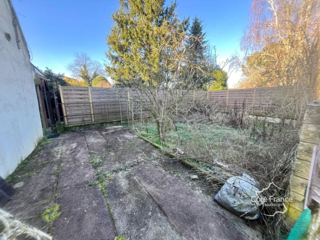 maison de 3 chambres au calme avec dépendances donnant sur l – 5 pièces – 3 chambres – 114 m²
