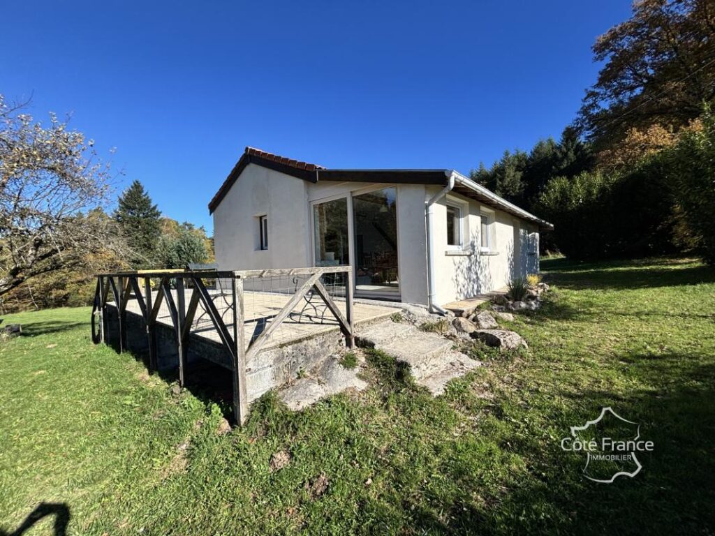 Maison d’été très charmante avec plus de 5 hectares du terra – 3 pièces – 2 chambres – 65 m²