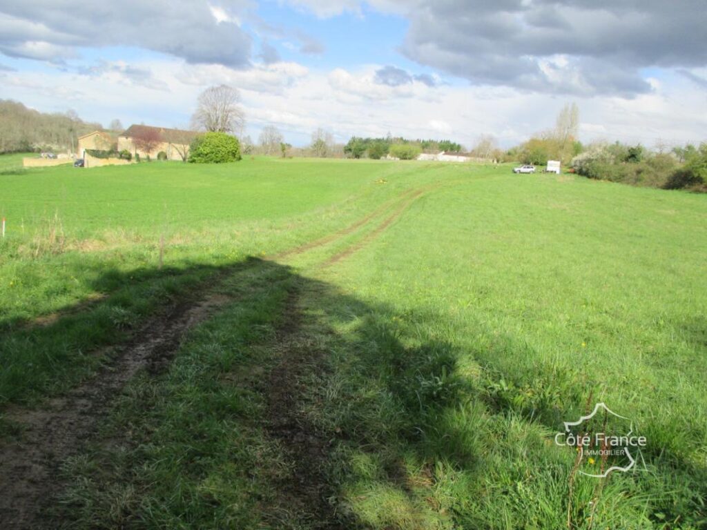 DORDOGNE- TERRAIN A BATIR- BELVES- 24170 – NR pièces – NR chambres – 3000 m²