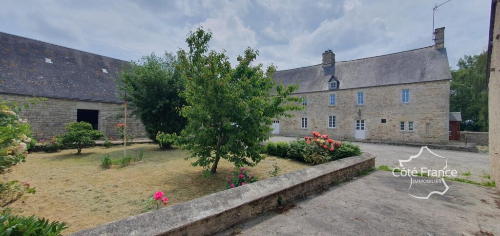 CORPS DE FERME AU COEUR DES MARAIS – 7 pièces – 4 chambres – 207 m²