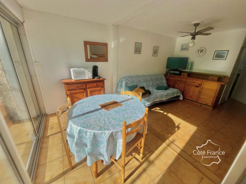 Spacieux Rez de jardin d’une chambre et cabine secteur Riche – 2 pièces – 1 chambre – 33 m²