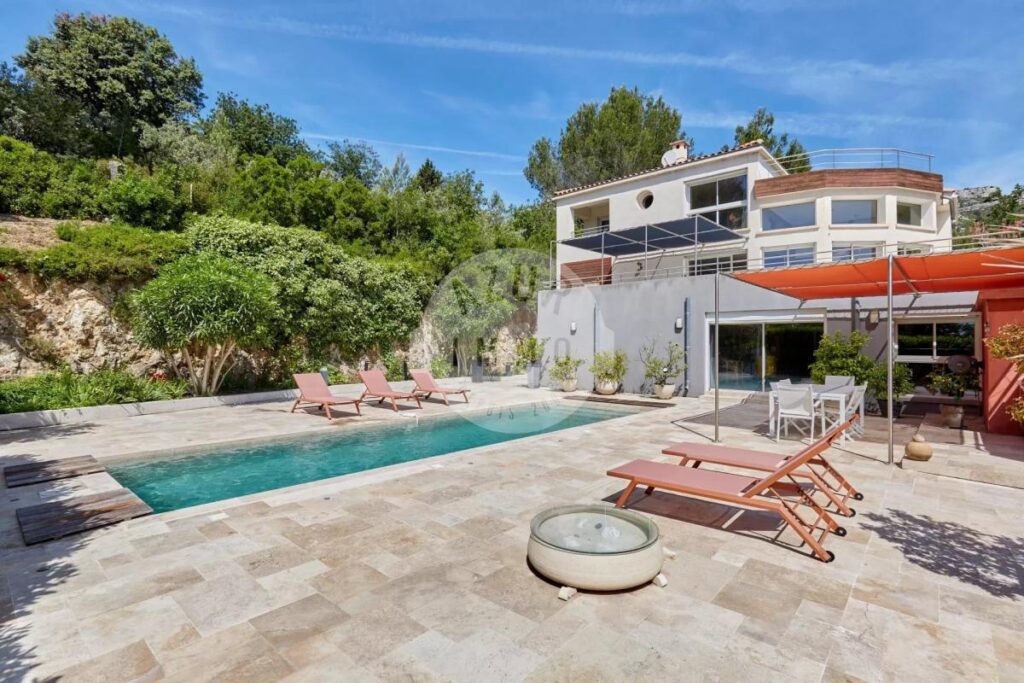 Villa d’exception Domaine privé Lascours – 6 pièces – 4 chambres – 350 m²