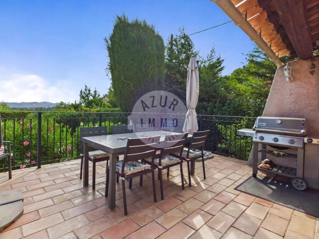 Maison de plain pied sur Roquevaire de 96m² sur 900m² de terrain avec piscine – 5 pièces – 3 chambres – 96 m²