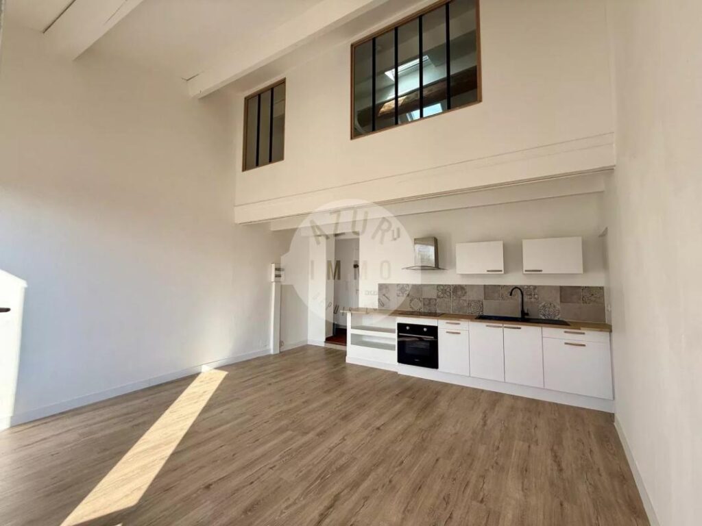 T3 rénové, beaux volumes et lumineux – 3 pièces – 2 chambres – 69 m²