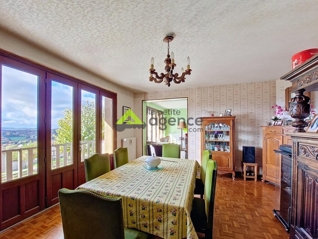 Maison sur sous-sol – BOURGANEUF – 5 pièces – 4 chambres – 125 m²