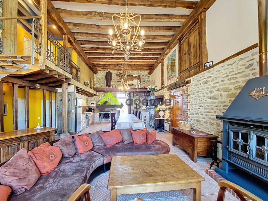 Magnifique Propriété – 270 m2 + Etang – 11 pièces – 8 chambres – 270 m²