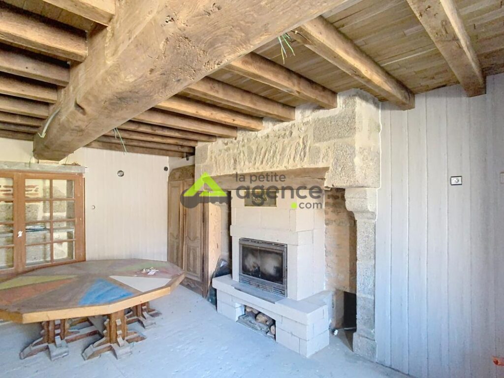 Maison de village à finir de restaurer – 5 pièces – 3 chambres – 95 m²