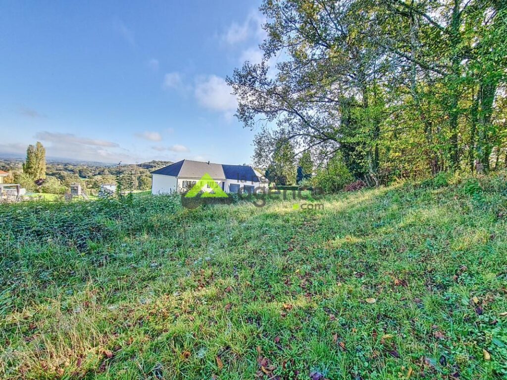 Terrain à bâtir de 1072m2 – NR pièces – NR chambres – 1072 m²