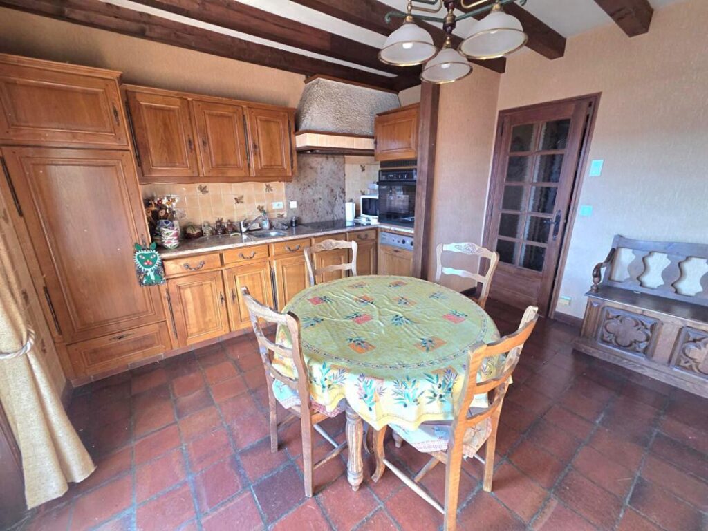 MAISON 7 PIECES 147 M² SUR TERRAIN DE 12 ARES 375000 EUROS – 7 pièces – 5 chambres – 147 m²