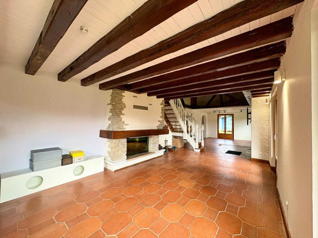 MAISON 6 PIECES 123 m² SUR TERRAIN DE 9.9 ARES 349000 EUROS – 6 pièces – 2 chambres – 123 m²