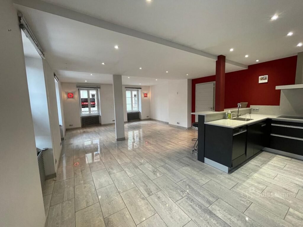 Vieille ville sur la place d’armes, bel appartement 5 pièces de 91.85M2 – 5 pièces – 3 chambres – 91 m²