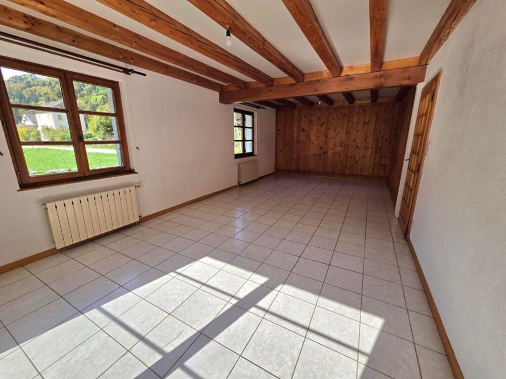 MAISON 9 PIECES 206m² SUR 13.91 ARES 329000 EUROS – 9 pièces – 7 chambres – 205 m²