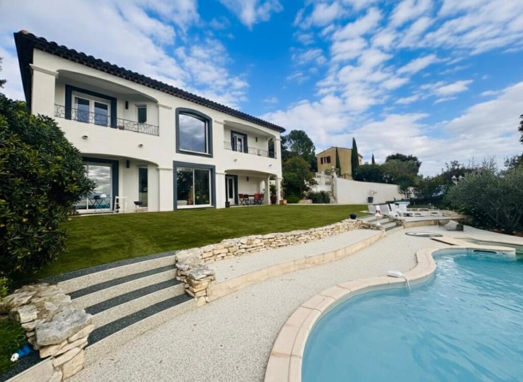 Maison à vendre Rochefort-du-Gard – 6 pièces – 4 chambres – 202 m²