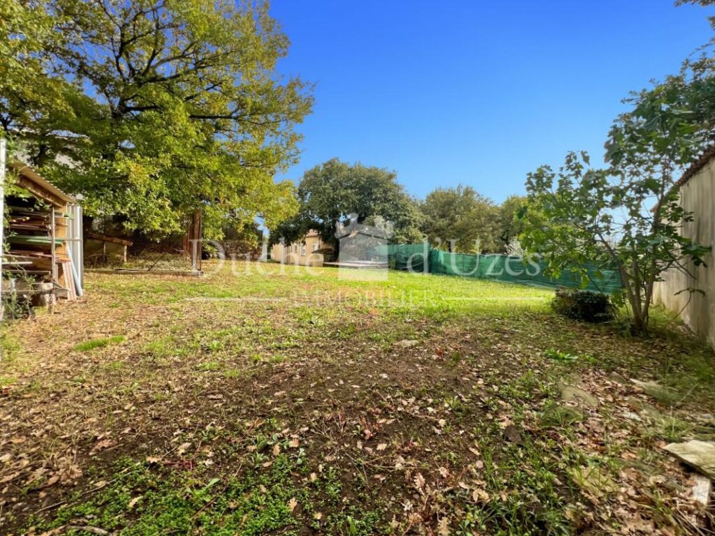 Terrain – NR pièces – NR chambres – 700 m²