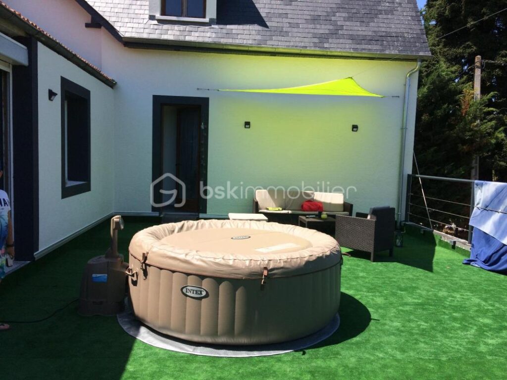 Charmante maison spacieuse près de Tours avec terrasse et parking ! – 6 pièces – 4 chambres – 170 m²