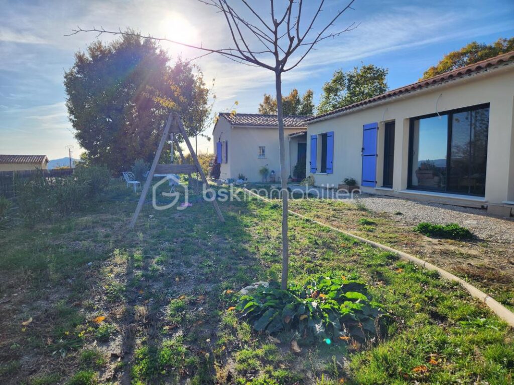 EXCLUSIVITE à FORCALQUIER : Deux logements indépendants de plain pied dans quartier calme ! – 8 pièces – 5 chambres – 175 m²