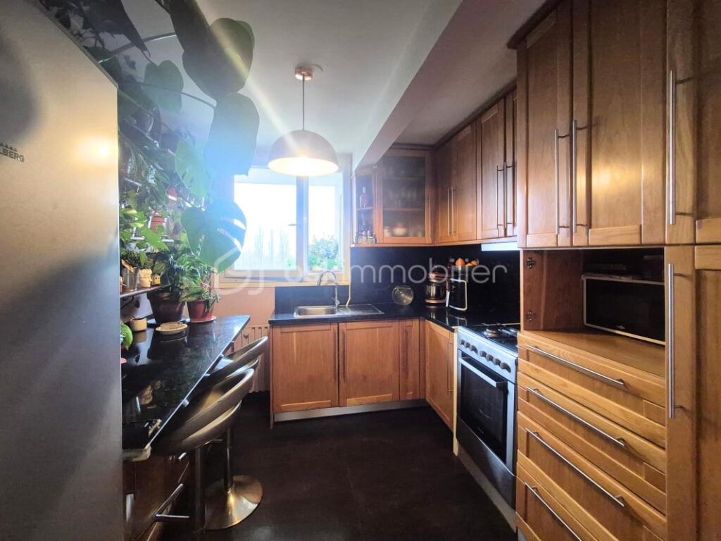 Appartement 3 pièces avec balcon, parking privatif et cellier situé au Domaine du Château Chilly Mazarin – 3 pièces – 2 chambres – 62 m²