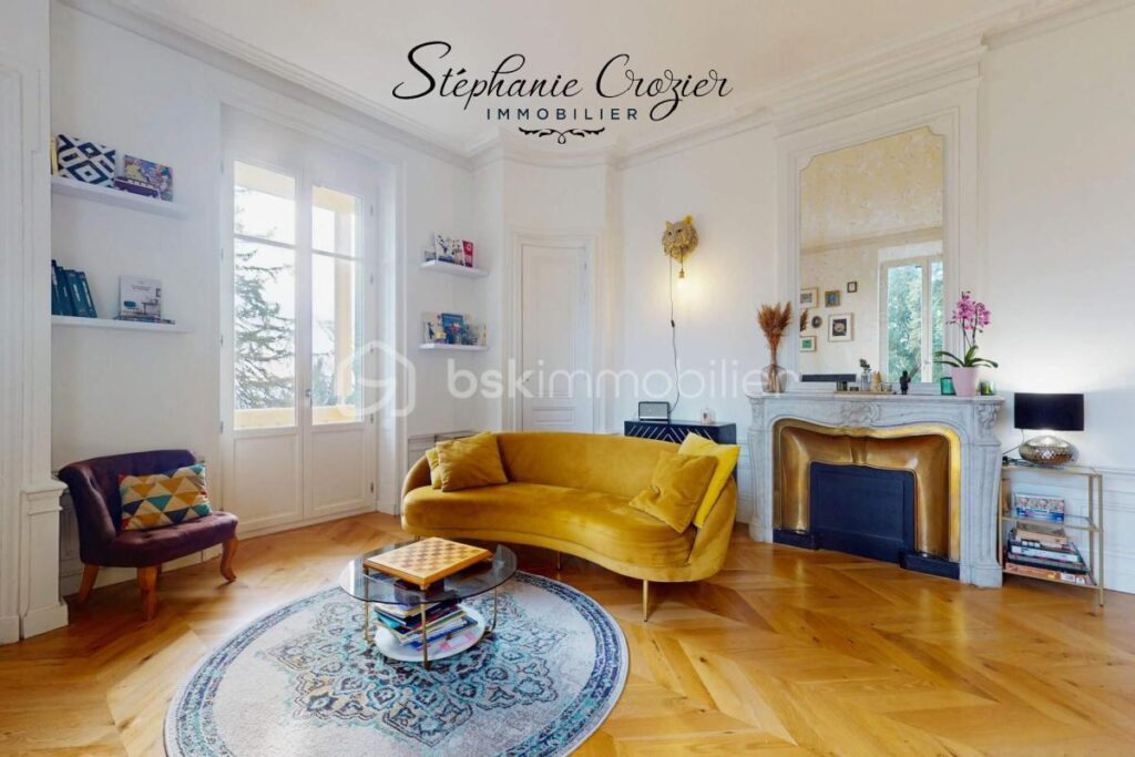 T5 Duplex de prestige avec terrasse, parc classé, Château du XIX – Accès TGV Paris – 5 pièces – 4 chambres – 115 m²