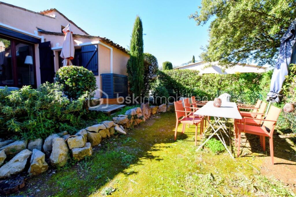 MAGNIFIQUE MAISON RÉNOVÉE 3 PIÈCES PLAIN-PIED DANS UN DOMAINE DE RÊVE – 3 pièces – 2 chambres – 72 m²