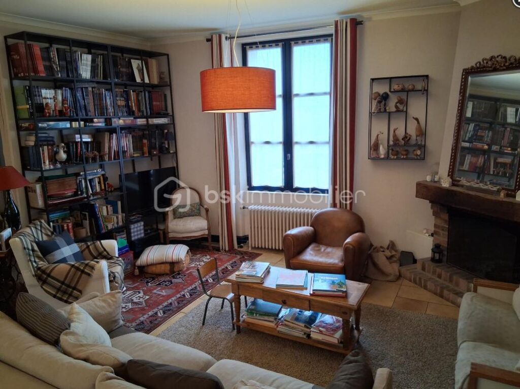 Maison bourgeoise rénovée 7 pièces – Jardin & calme à Orléans-Bannier – 7 pièces – 6 chambres – 170 m²